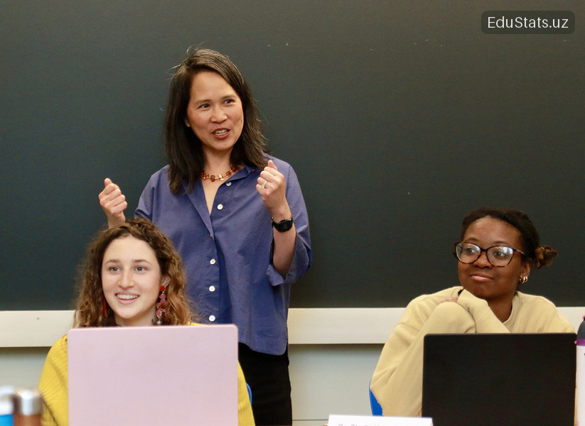 “The ethos of Concourse is thrilling to me,” says Lily Tsai (standing), the program’s new faculty director and the Ford Professor of Political Science. Tsai assumed the position when Anne McCants, the Ann F. Friedlaender Professor of History, stepped down after 14 years.