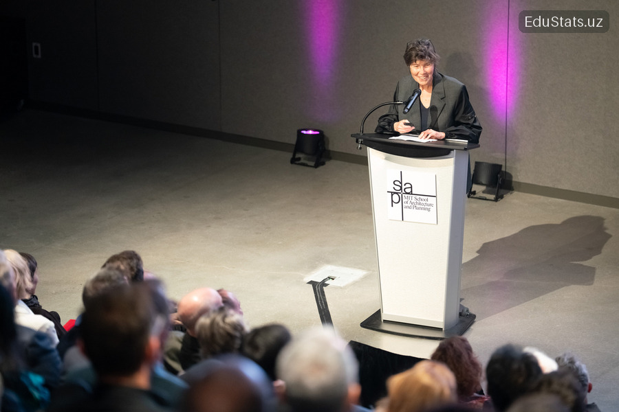 Architect Elizabeth Diller of the firm Diller Scofidio + Renfro highlighted some of the key design challenges involved in the project and thanked many of those who worked on it. The new Met Warehouse was designed with enough flexibility so that it can continue to evolve, she said, adding: “This building should remain a work in progress.”