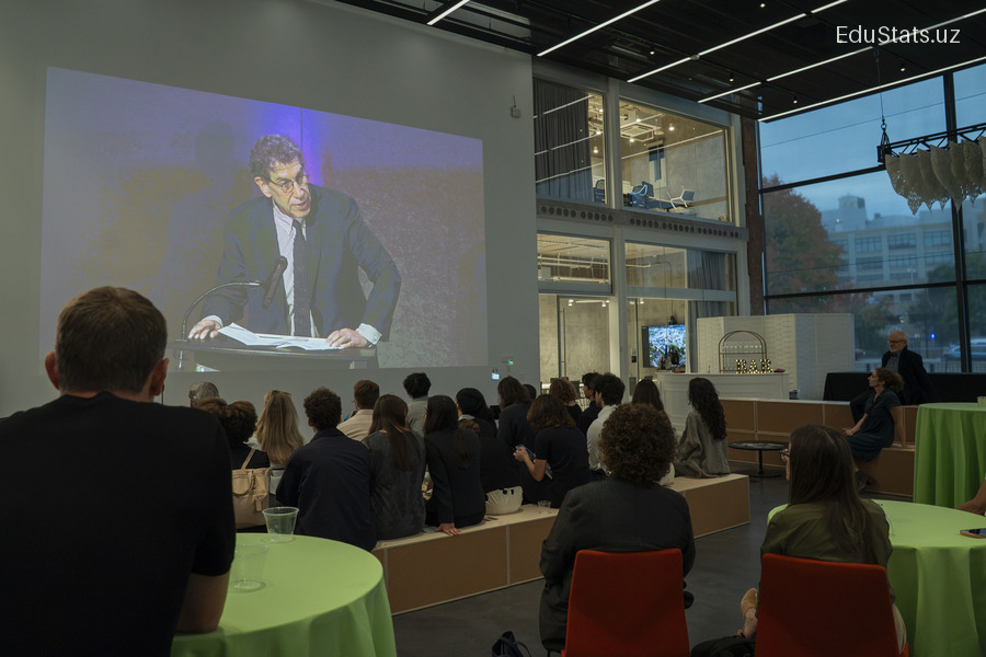 The ceremony highlighted “the essential vision of the Met: connecting people, disciplines, and ideas, and inviting everyone to see where those connections might be,” Mark Gorenberg ’76, chair of the MIT Corporation, said during introductory remarks that were broadcast to viewers outside the auditorium.