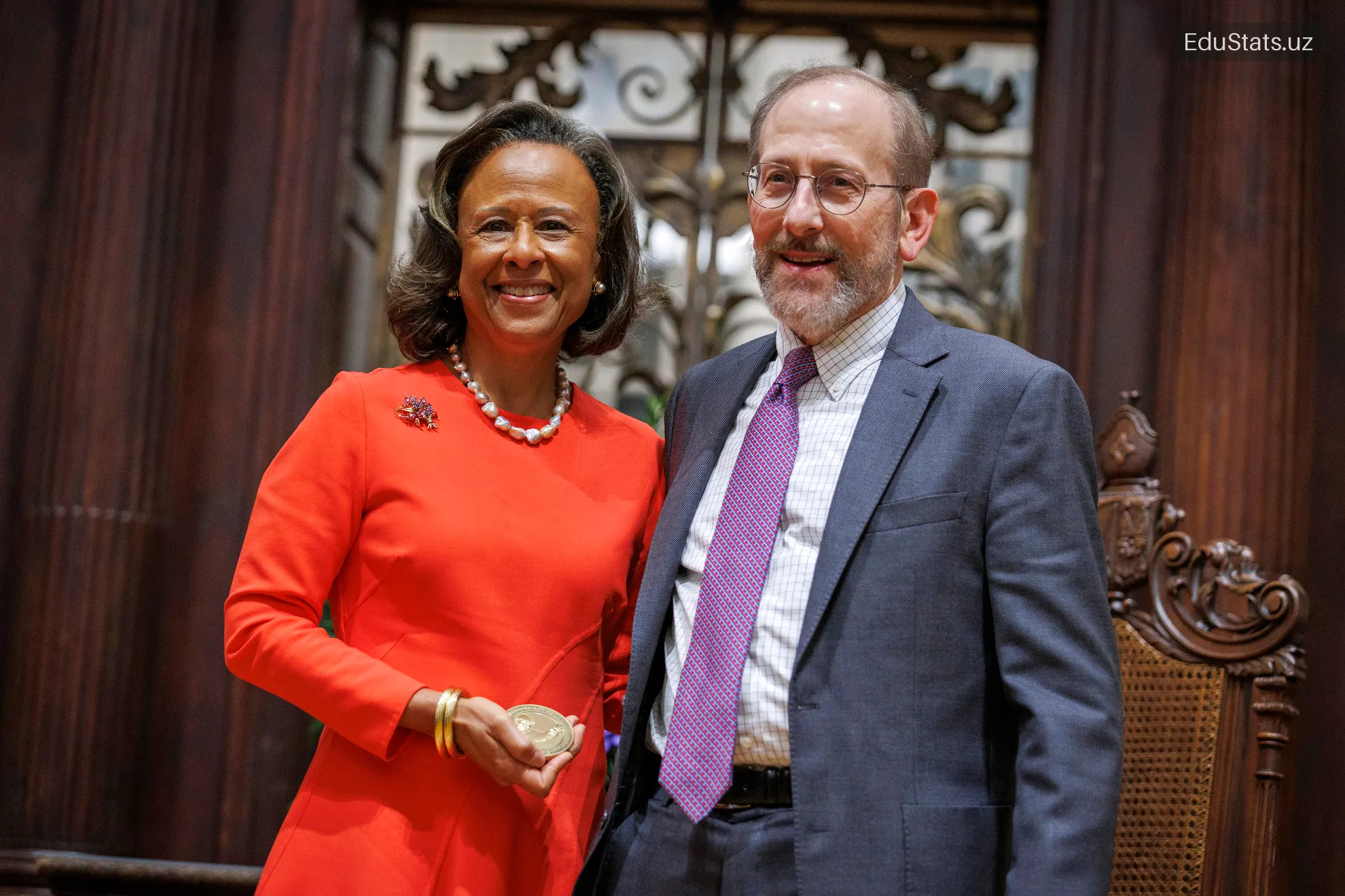 Johnson receives the MLK Jr. Commemorative Lecture Award from Harvard President Alan Garber.